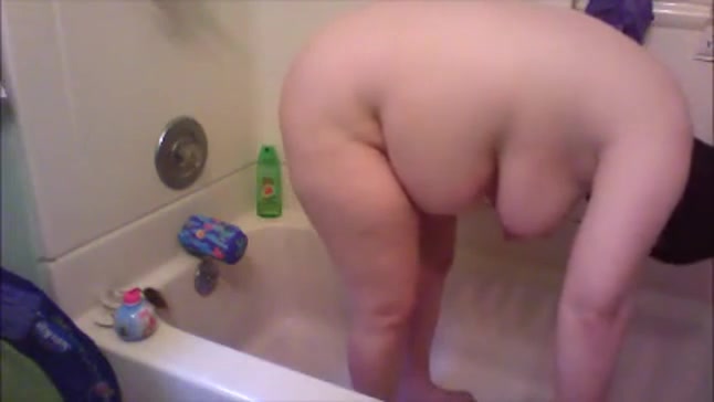 bbw shitting in bathtub