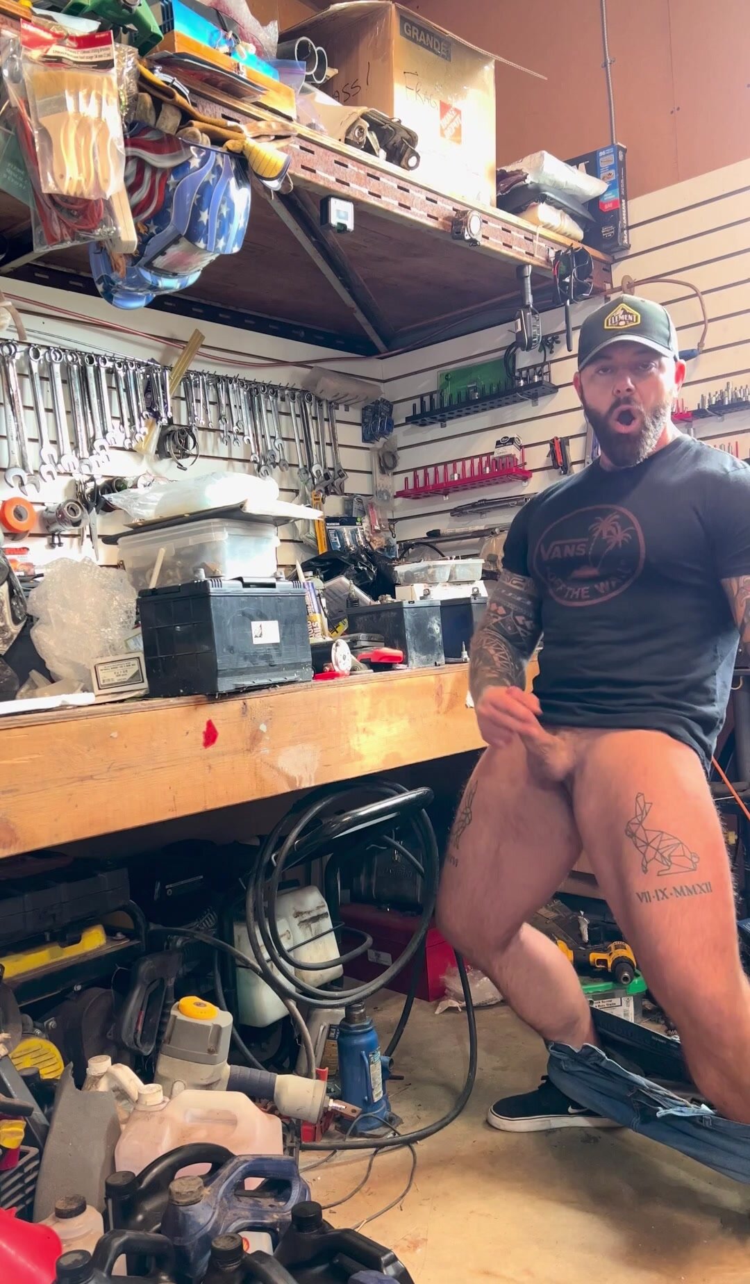 Horny Married Str8 Unloads A FAT One In Work Shed