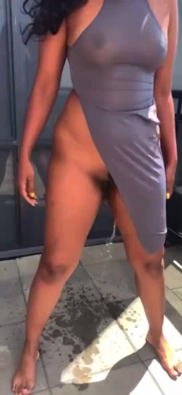 Sexy barefoot ebony tries to pee outside on windy day