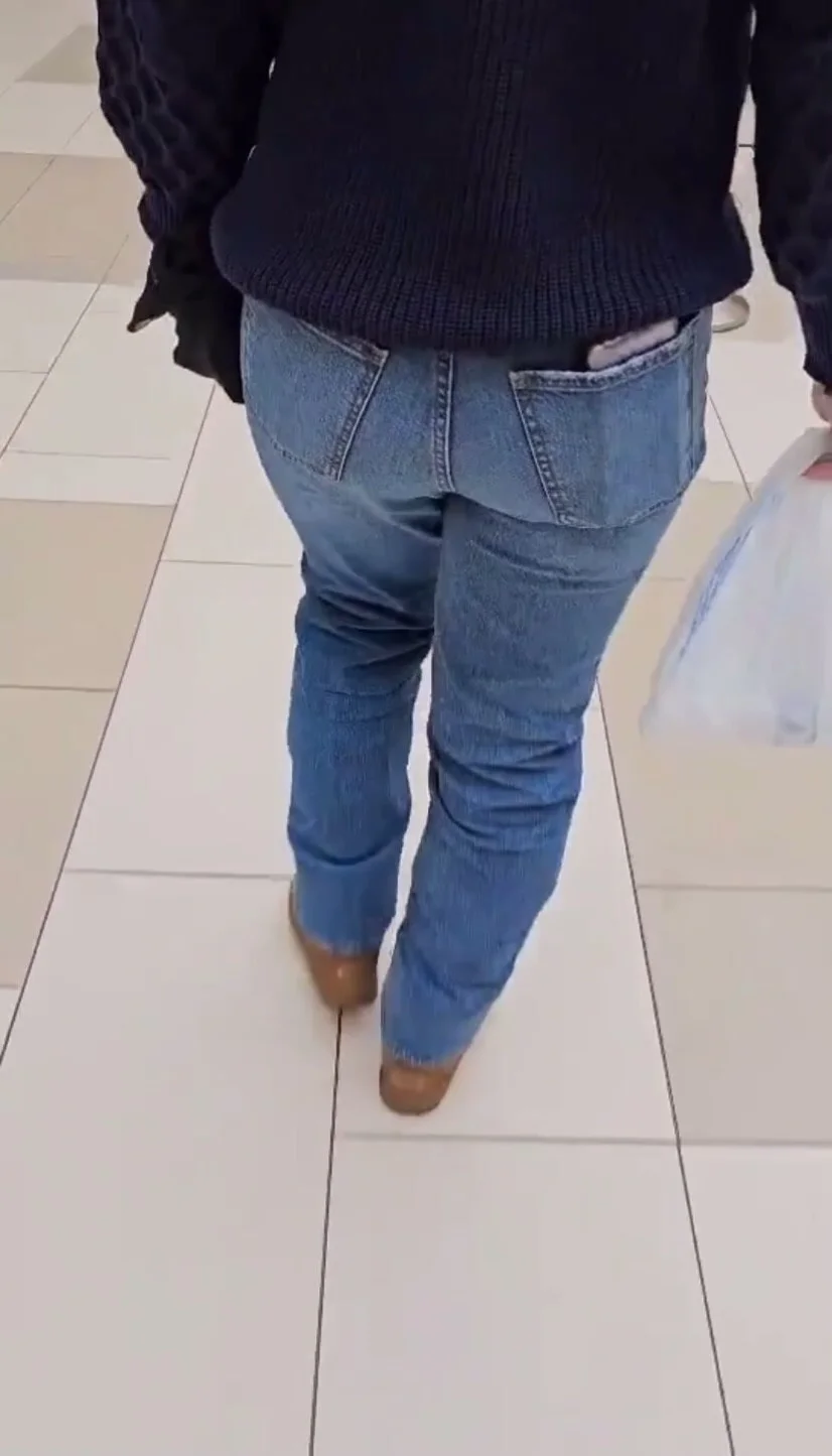 Video: Diaper girl in public - video 5 - ThisVid.com