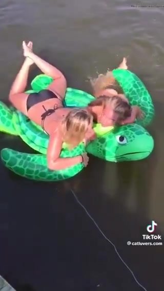GIRLS ASS OUT ON FLOATY