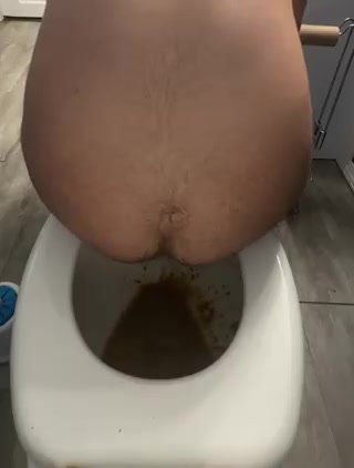 Hot guy blowing up toilet with diarrhea