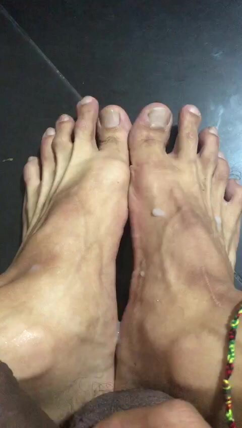 Latino man Cumming on his feet