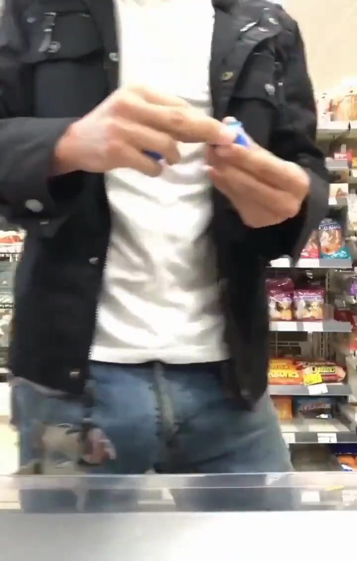 arab flashing cockhead at gas store