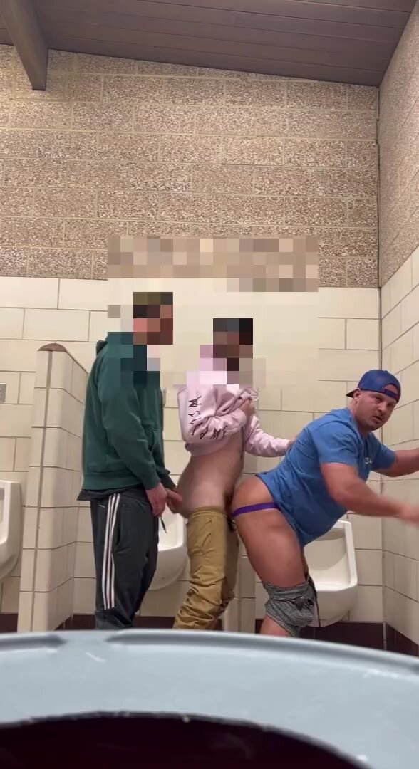 Cruising cumdump tagteamed in public restroom