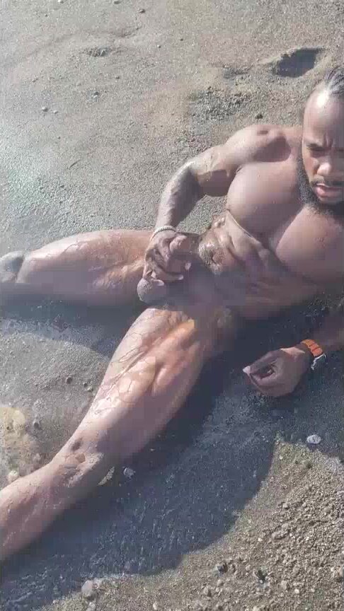 Uncut Jamaican bodybuilder wanking on nude beach