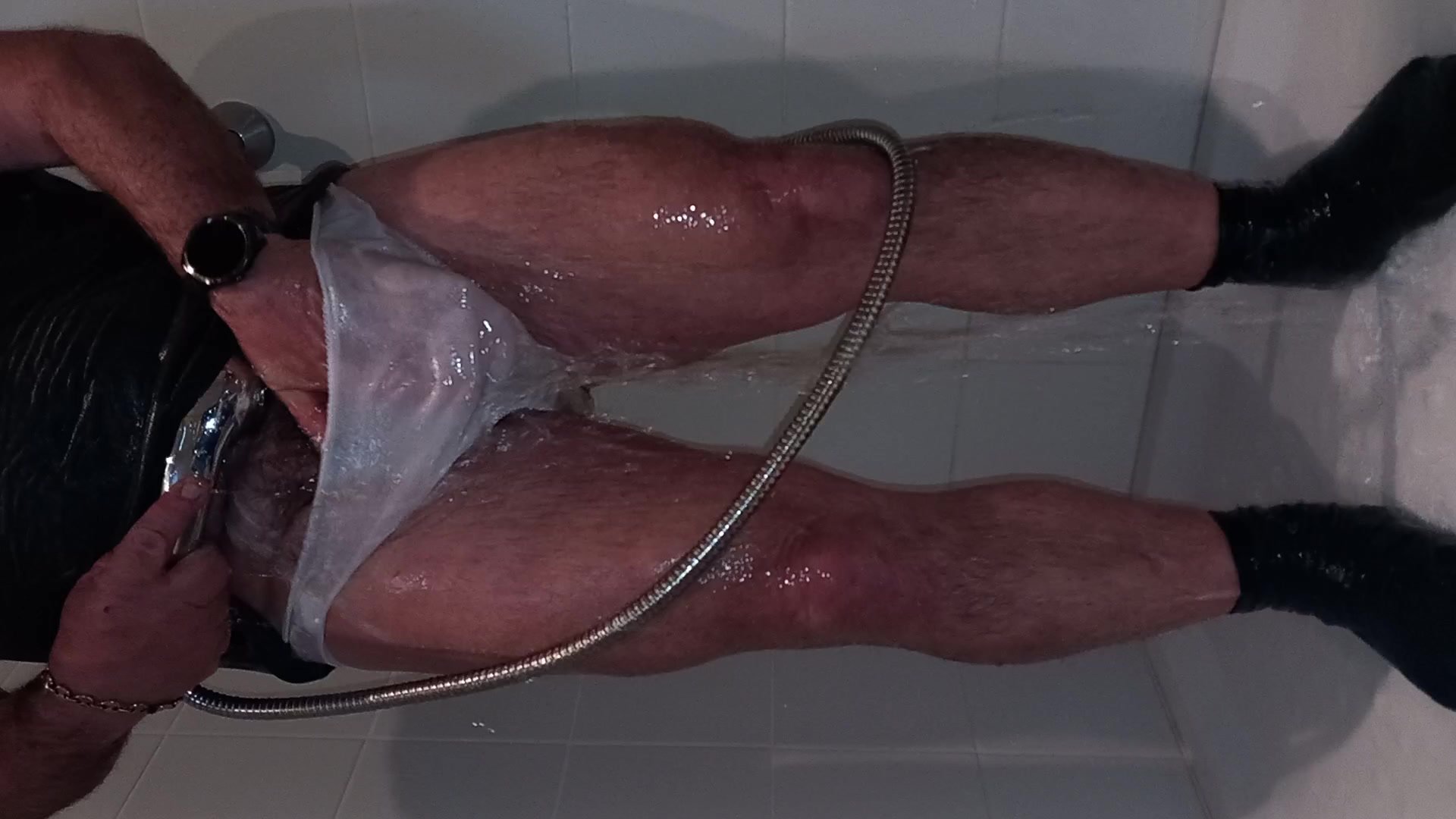 Douche en culotte blanche