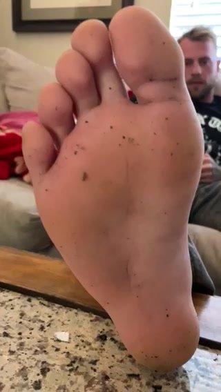 Who does clean my feet ?