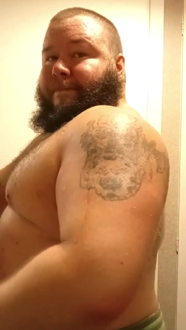 Musclebear flexing and posing