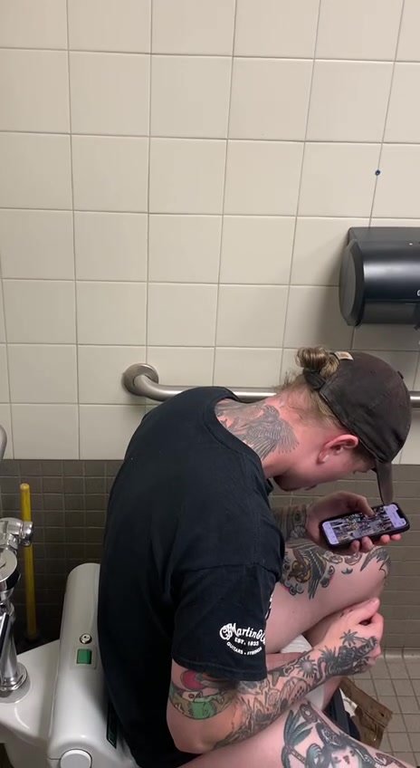 Spy - Tattood Skater Guy jerking off on a toilet