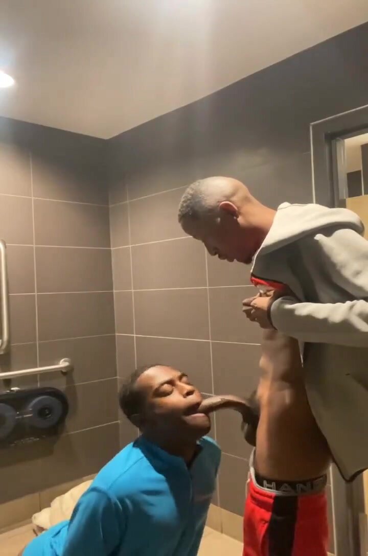 skinny hung dark-skinned dude gets sucked in bathroom