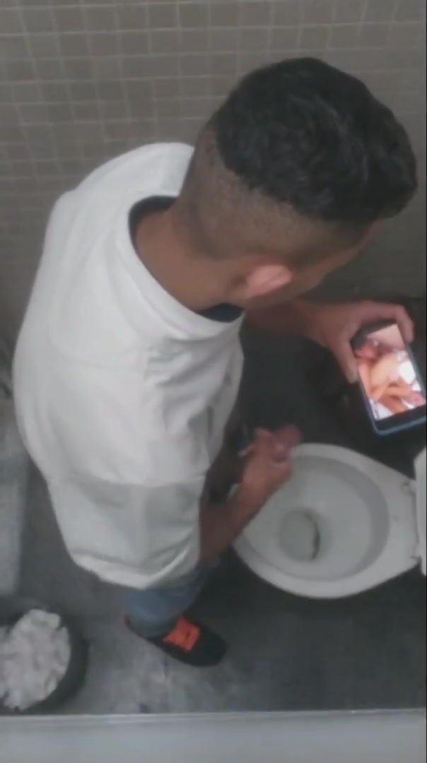 Spy jerking off - video 11
