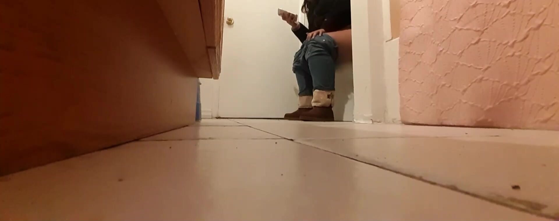 Cousin On Toilet-1