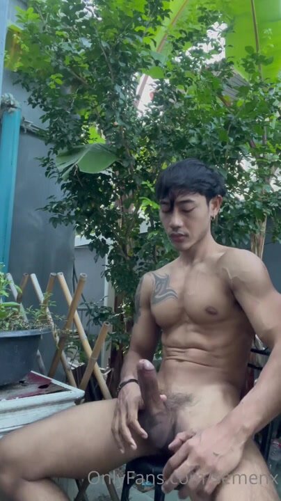 hot muscle guy jerk off