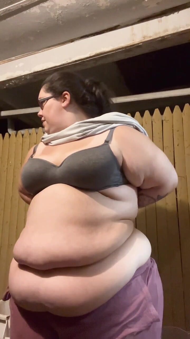 BBW Stripping Outside In Freezing Weather