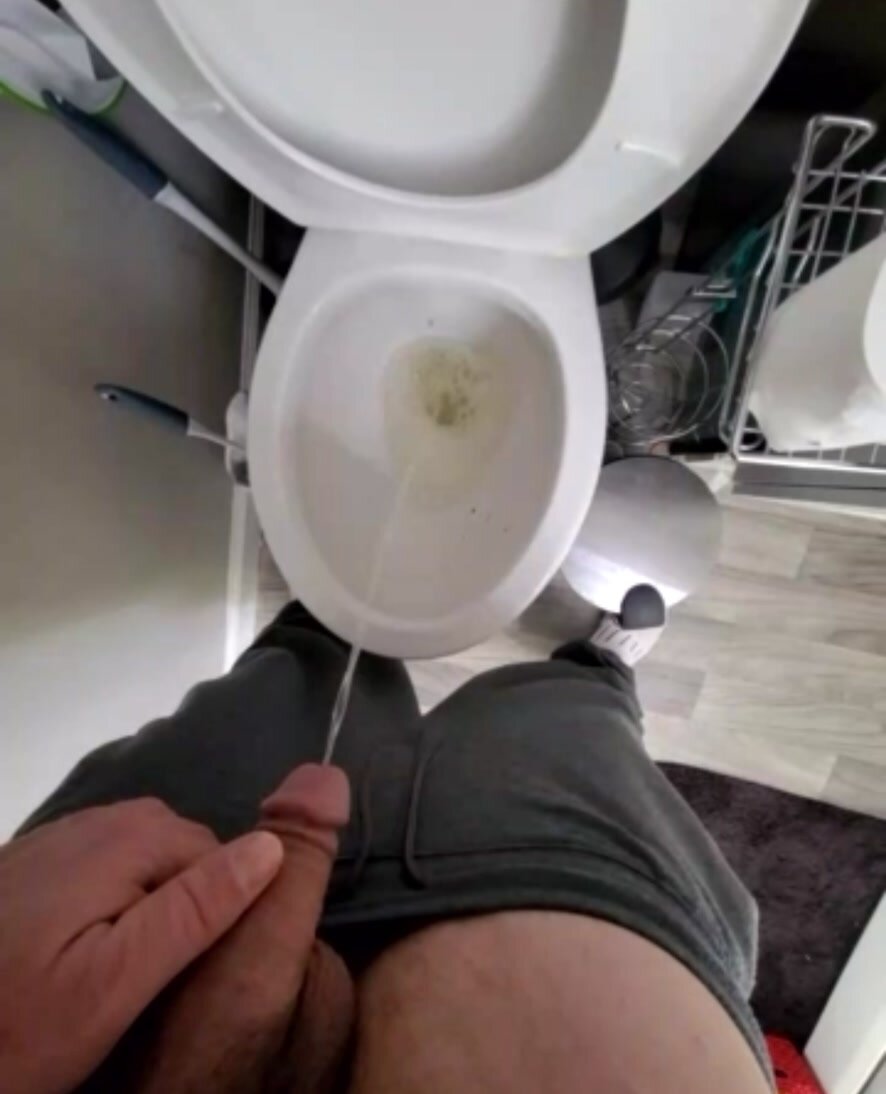 Married Dad Piss (1/2)