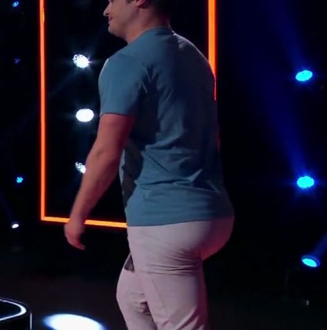White guy with a thicc ass from tv gameshow