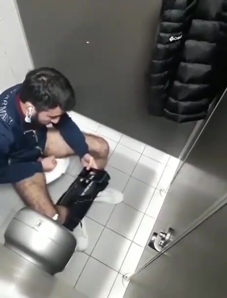 Caught dude jerking - video 2