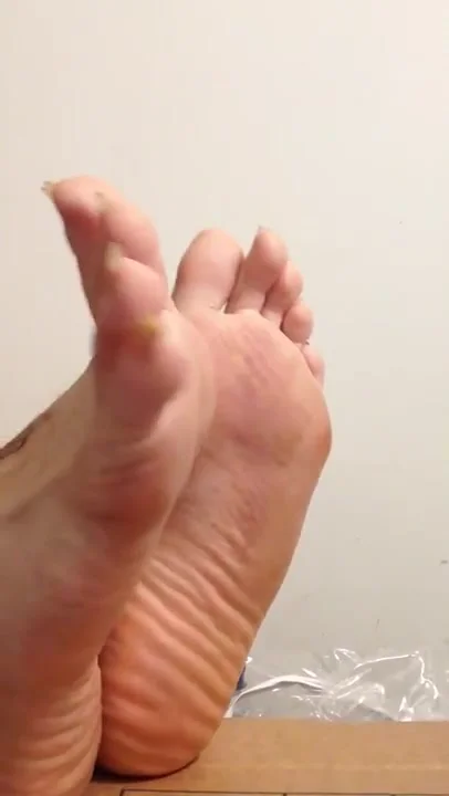 406px x 720px - Male big feet with long toenails - ThisVid.com