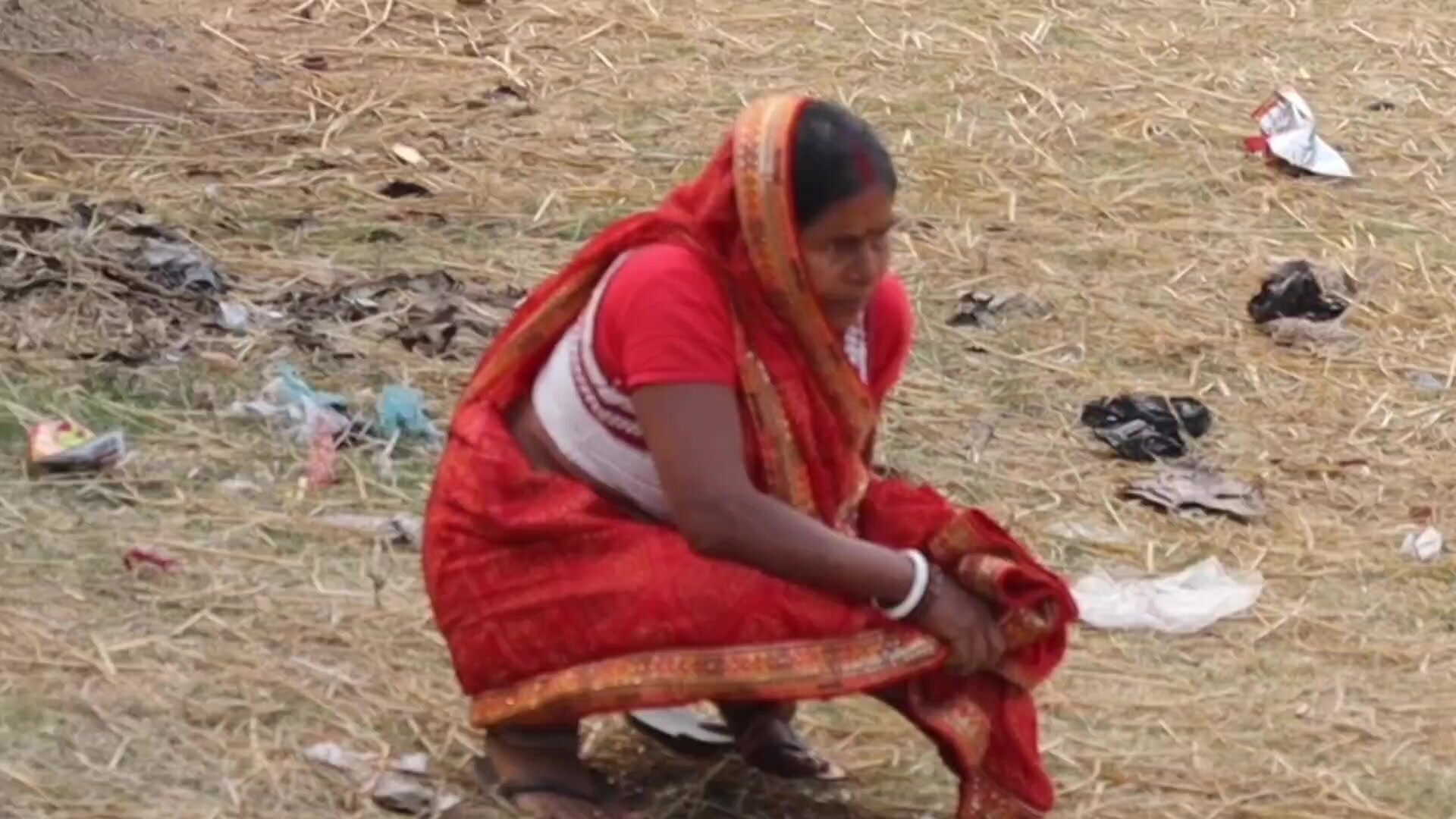 Indian desi village women open pissing