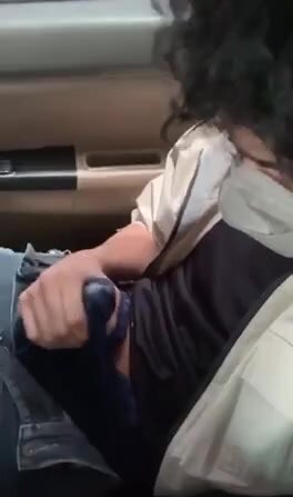 Amateur 8 - Guy cumming in car