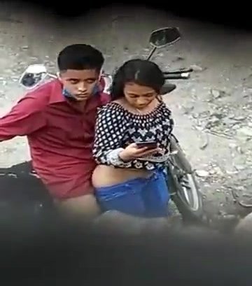 Amateur 10 - Indian couple caught fucking outside
