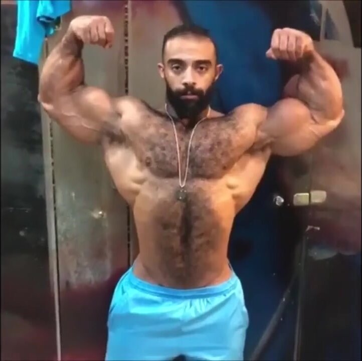Arab Muscle Daddy - video 2