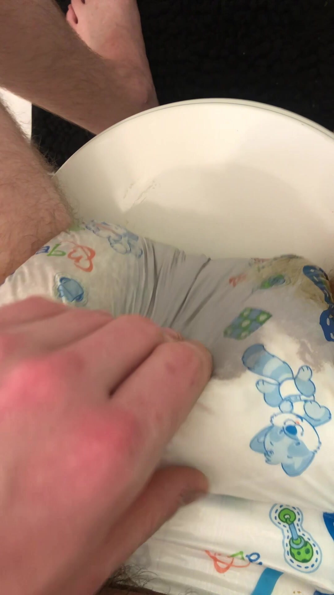 Horny twink squishes his messy diaper