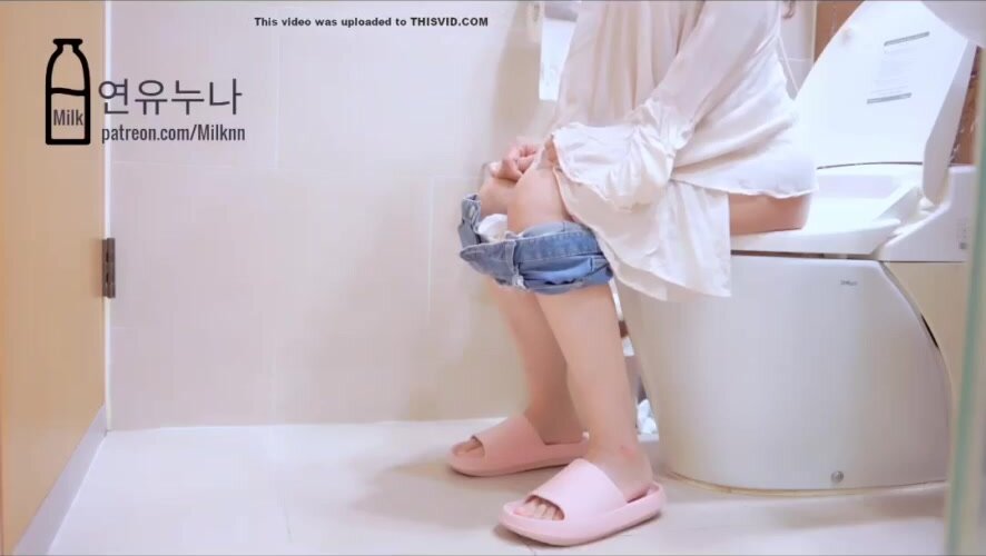 Korean girl missy poop video