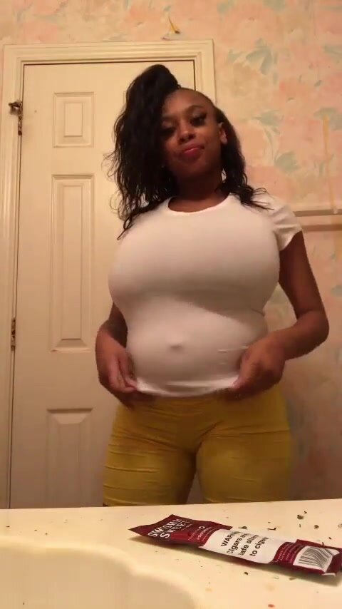 pregnant ebony show her big tits and belly