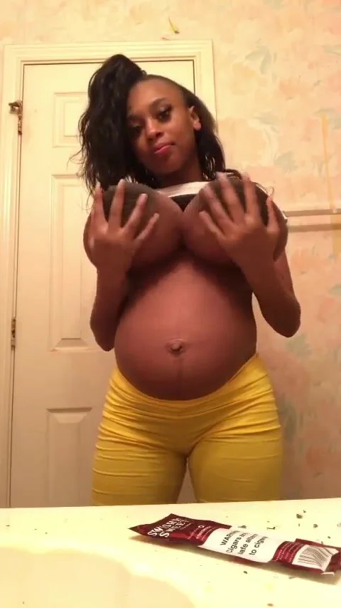 480px x 854px - Pregnant ebony show her big tits and belly - ThisVid.com