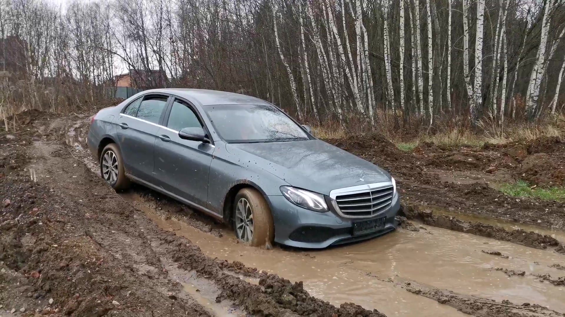 Girl's car stuck in mud - video 5