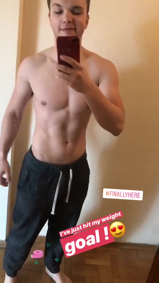 Hot shirtless muscle guy