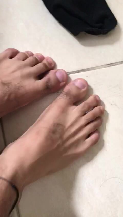 Hot sweaty hairy feet and toes