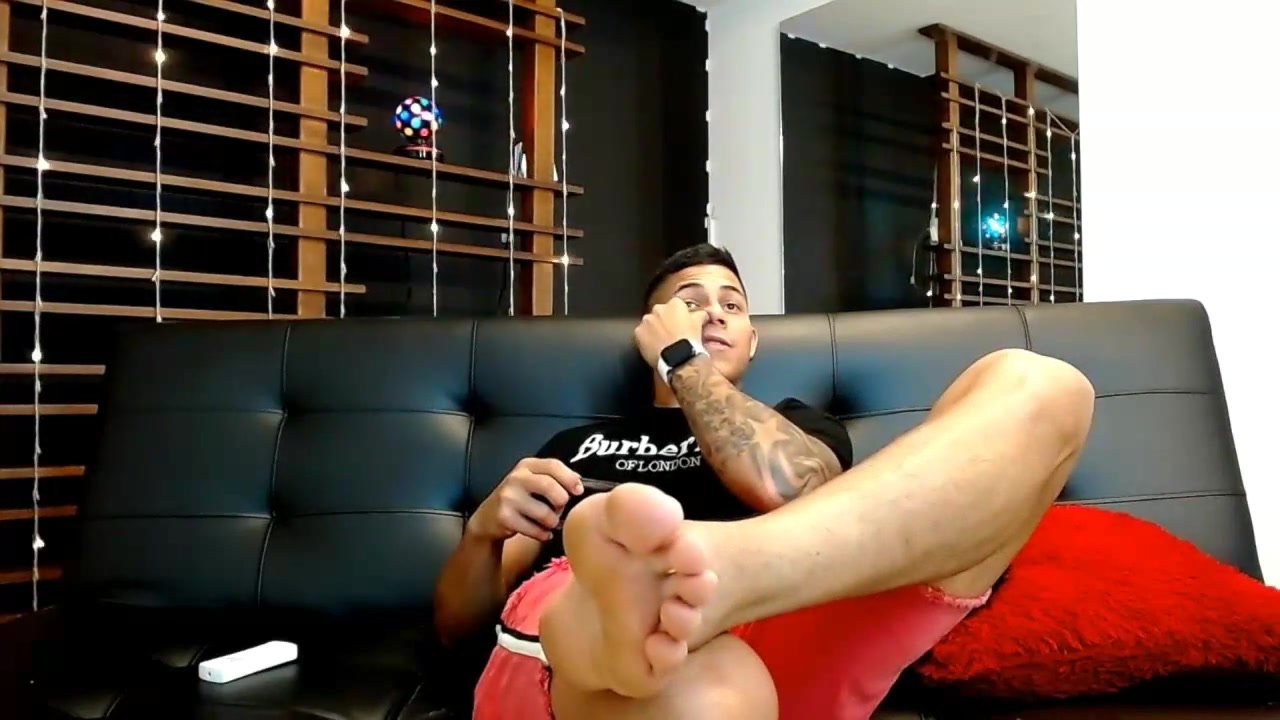 latino foot soles and toes