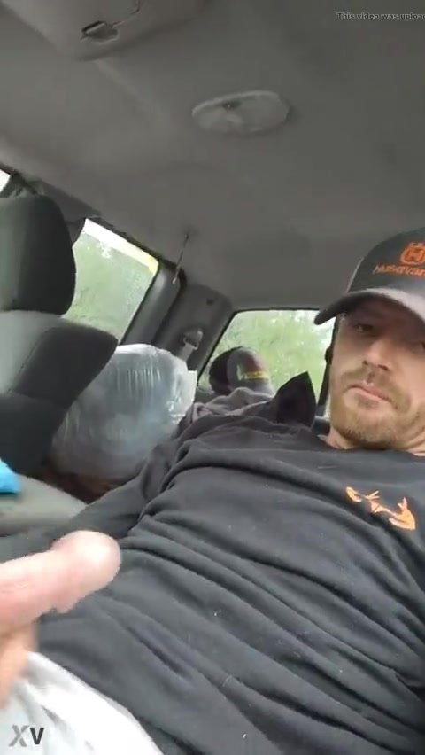 REDNECK SQUIRTS OUT A BIG LOAD IN HIS CAR