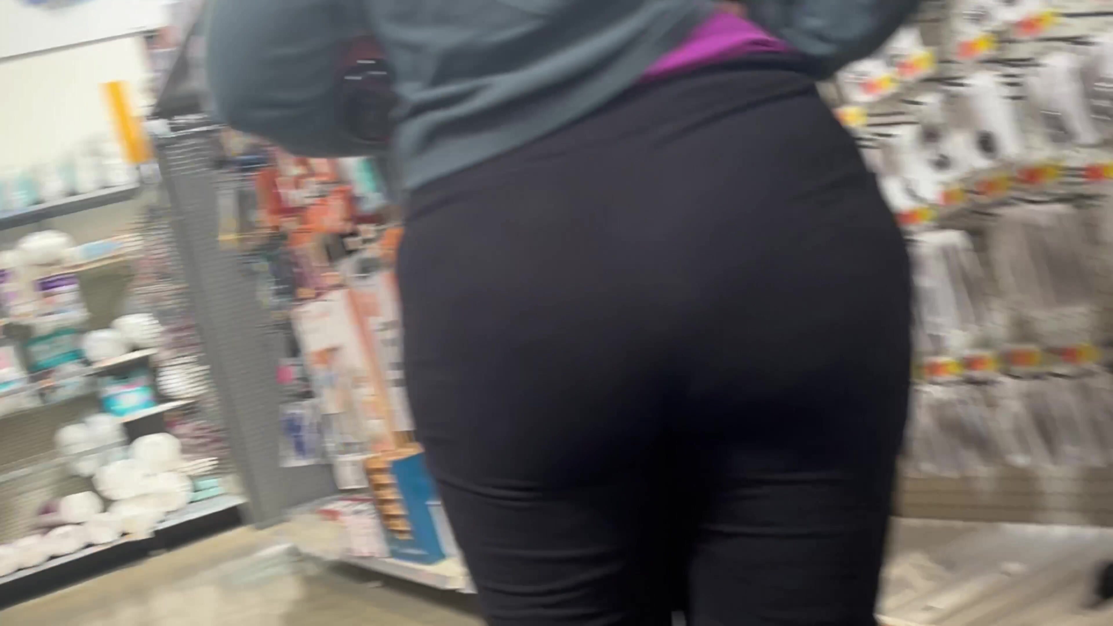 Latina milf ass