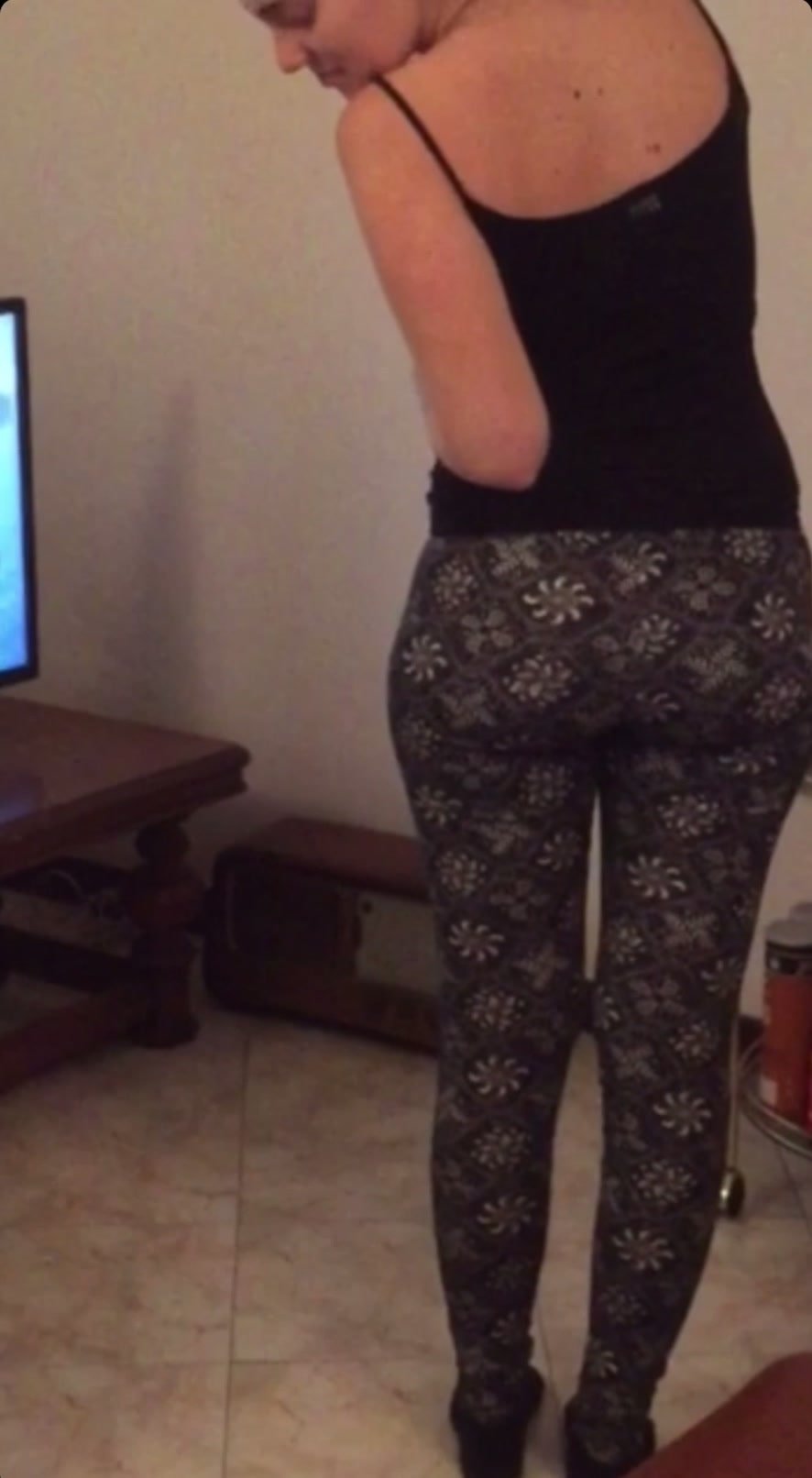 Girl peeing leggings - video 18