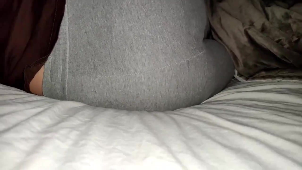Girl poops in leggings from the comfort of her bed