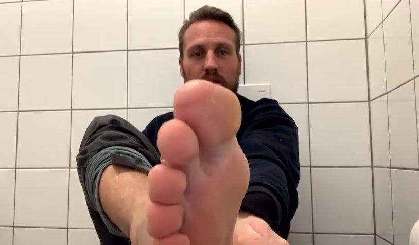 German foot master - sweaty soles