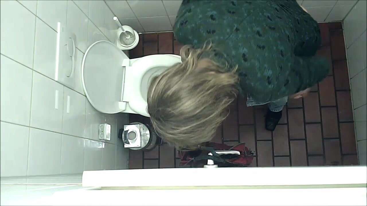 women poop big loads in european toilet