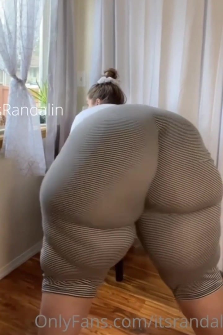Pawg with insane booty
