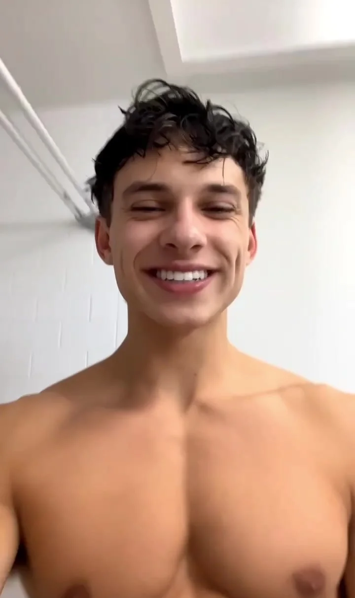 Hot straight jock jerking off - ThisVid.com