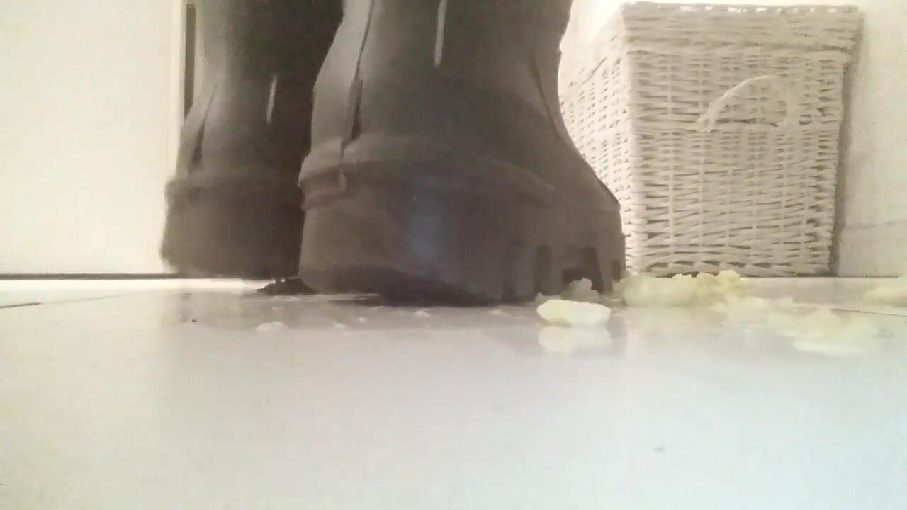Big Dunlop Boots crushing apples
