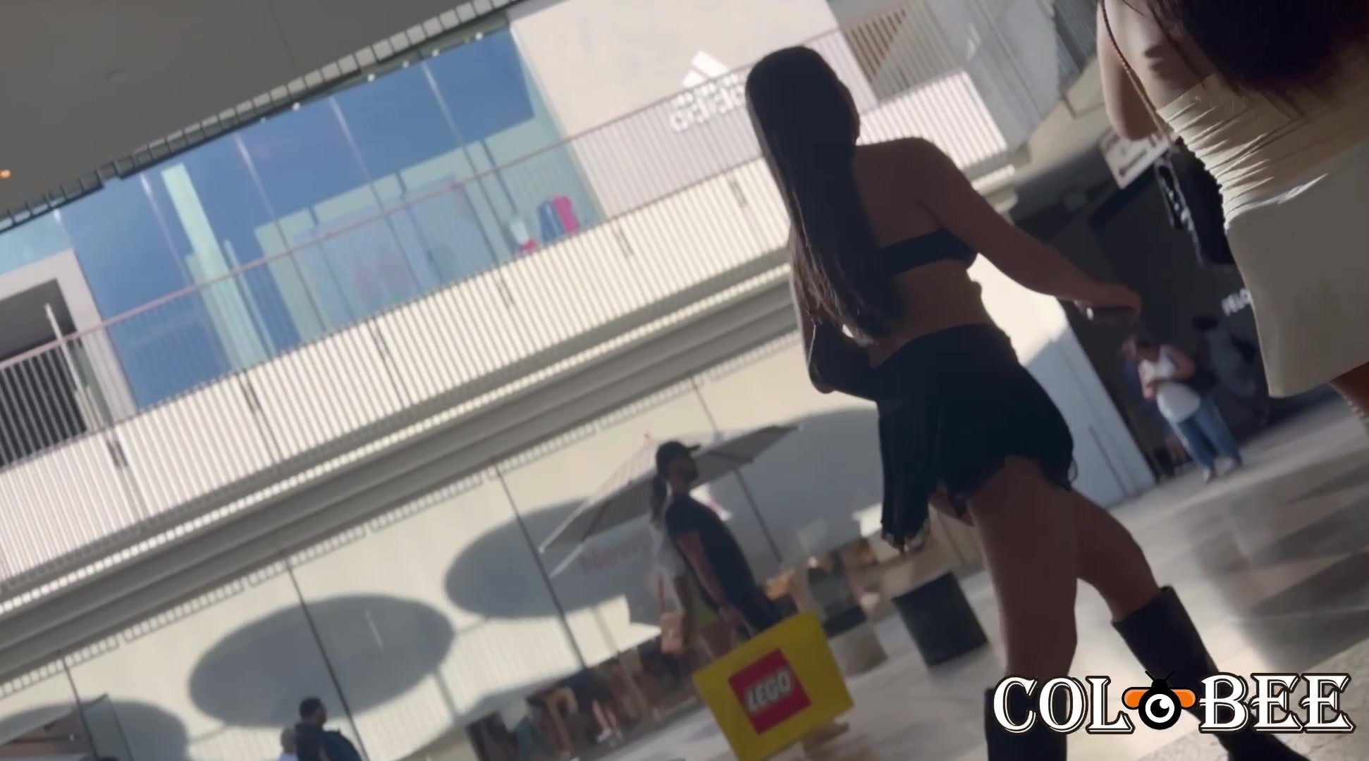 Asian with short ass skirt upskirted on escalator