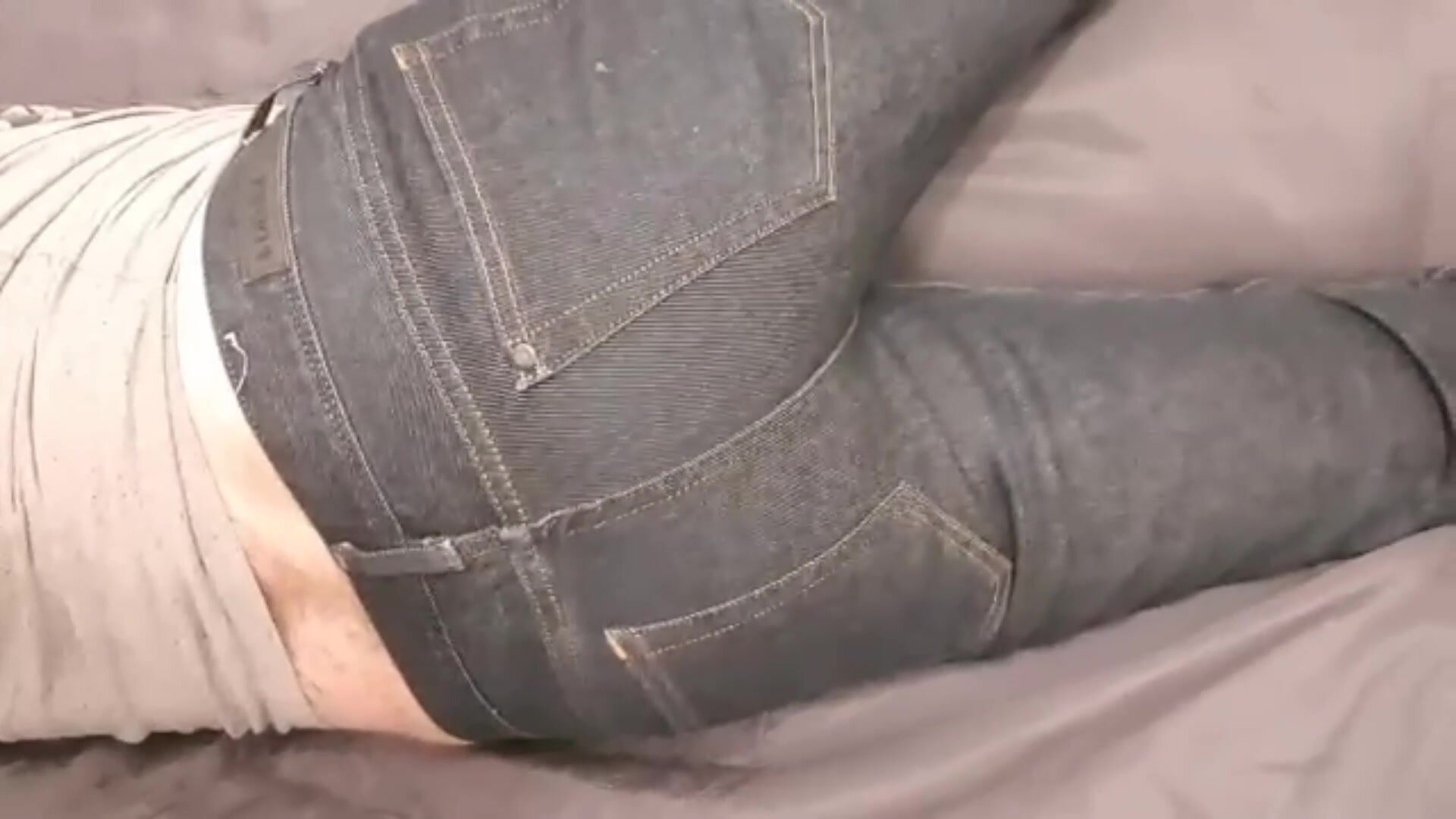 Farting in jeans - video 14