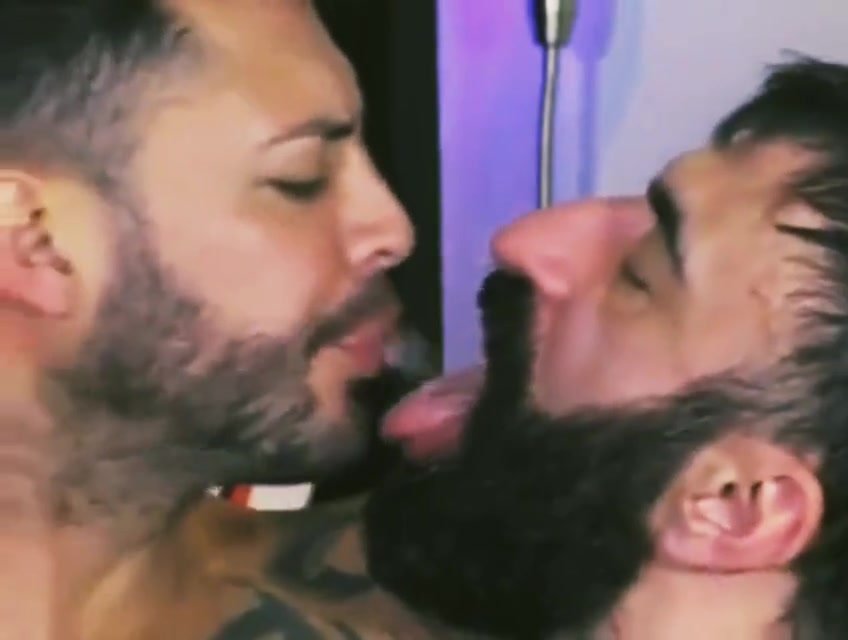 VERY HOT!! gay bearded spit kiss armpit lick spit swap