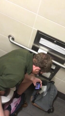 guy jerks and cums in toilet - overstall spy