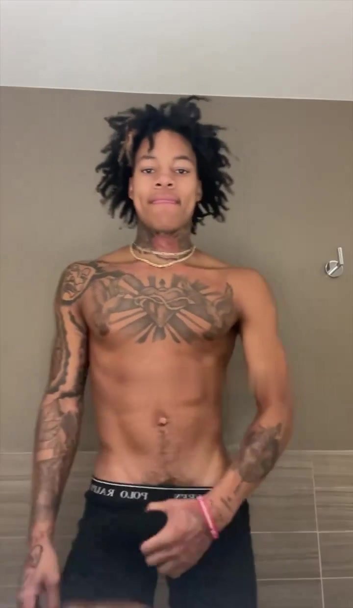 youngin flashing his dick - video 2