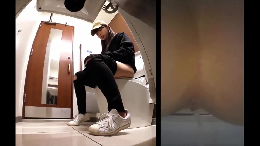 Toilet voyeur - video 21